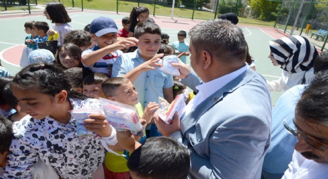 Çocukların  Arefelik  leri Başkan Sunar’dan 